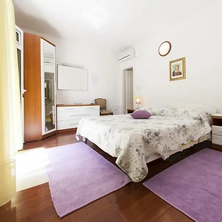Apartment In With Terrace, Air Conditioning, Wifi, Washing Machine 3634-4 *