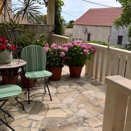 Apartment In With Terrace, Air Conditioning, Wifi, Washing Machine 3634-4 *